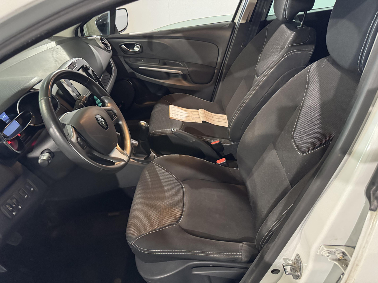 Renault Clio 0.9 TCe ECO Night&Day | 2015 | 170.065 km | HD-254 T - Hatchback: Foto 3 Renault Clio 0.9 TCe ECO Night&Day | 2015 | 170.065 km | HD-254 T - Hatchback: Foto 3