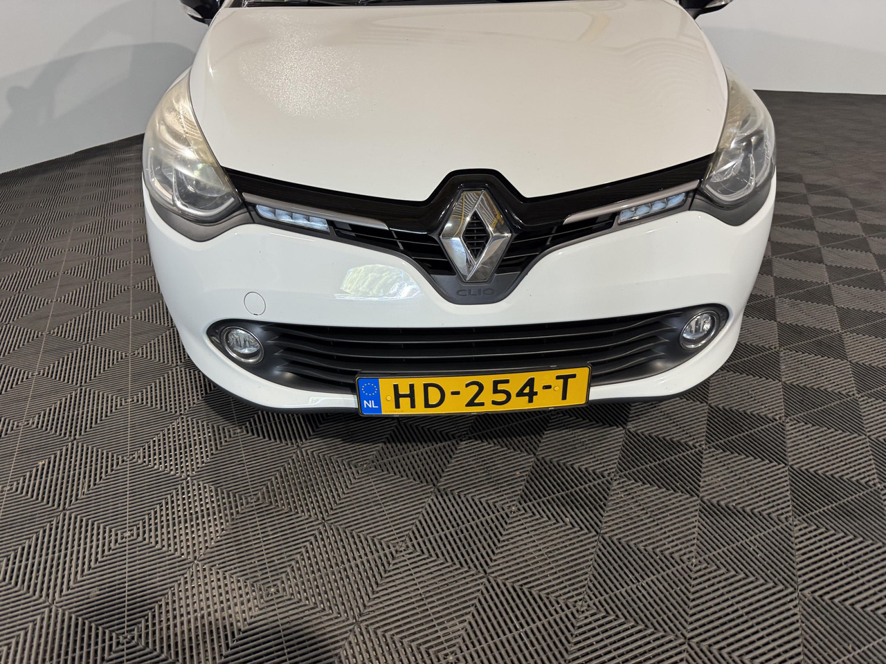 Renault Clio 0.9 TCe ECO Night&Day | 2015 | 170.065 km | HD-254 T - Hatchback: Foto 2 Renault Clio 0.9 TCe ECO Night&Day | 2015 | 170.065 km | HD-254 T - Hatchback: Foto 2
