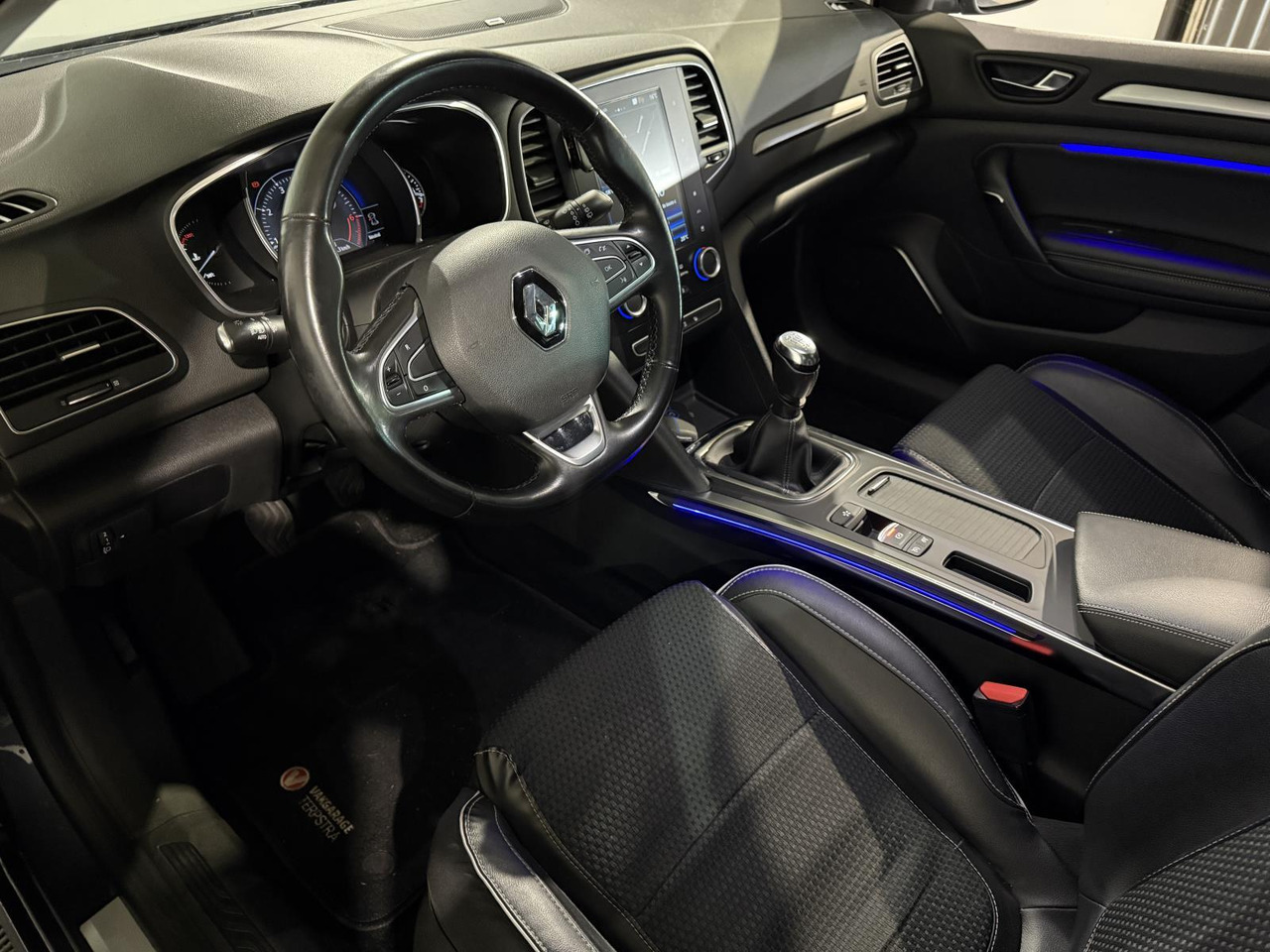 Renault | Mégane Estate | 1.2 TCe Bose | 2017 | 197.462 km | PP713F | Logisch - Automobil: Foto 4 Renault | Mégane Estate | 1.2 TCe Bose | 2017 | 197.462 km | PP713F | Logisch - Automobil: Foto 4