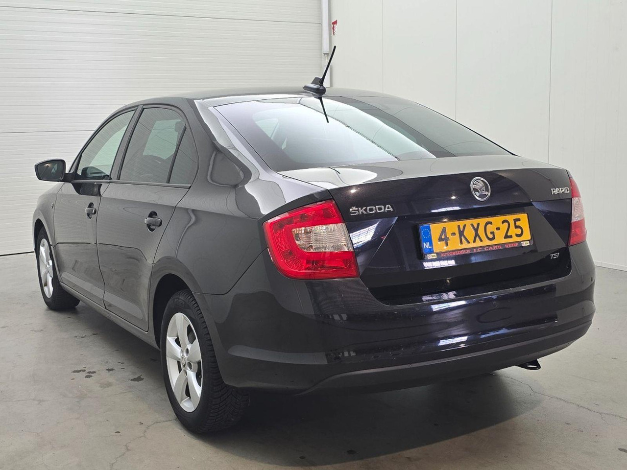 Skoda Rapid 1.2 TSI Greentech Ambition Businessline Plus | 2013 | 230.290 km | 4KXG25 | NAP: Logisch - Hatchback: Foto 3 Skoda Rapid 1.2 TSI Greentech Ambition Businessline Plus | 2013 | 230.290 km | 4KXG25 | NAP: Logisch - Hatchback: Foto 3