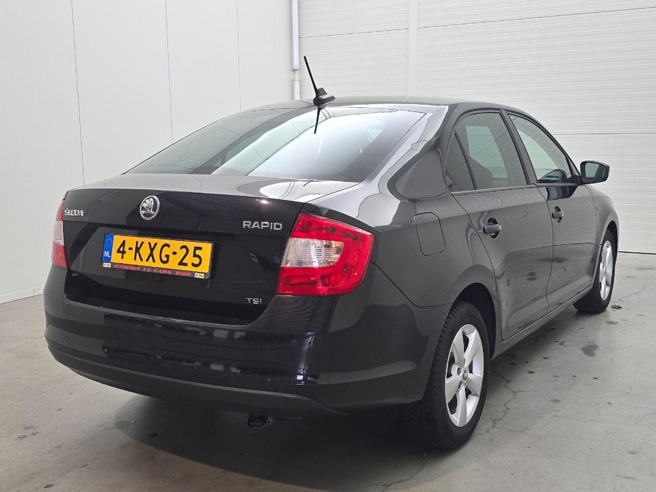 Skoda Rapid 1.2 TSI Greentech Ambition Businessline Plus | 2013 | 230.290 km | 4KXG25 | NAP: Logisch - Hatchback: Foto 4 Skoda Rapid 1.2 TSI Greentech Ambition Businessline Plus | 2013 | 230.290 km | 4KXG25 | NAP: Logisch - Hatchback: Foto 4