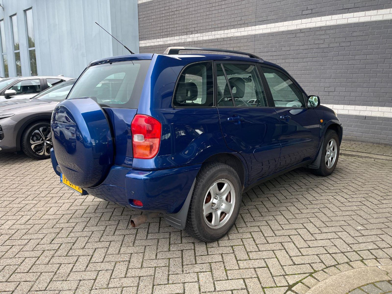 Toyota RAV4 1.8 - 16V VVT - i Luna | 2003 | 130.936 km | PF874X | NAP: Geen oordeel - SUV: Foto 4 Toyota RAV4 1.8 - 16V VVT - i Luna | 2003 | 130.936 km | PF874X | NAP: Geen oordeel - SUV: Foto 4