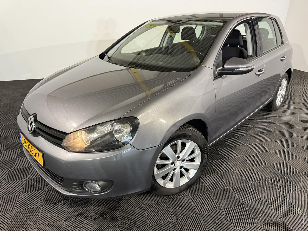 Volkswagen | Golf | 1.2 TSI Tour II BlueMotion | 2010 | 287.684 km | 28NSJ1 | Logisch - Hatchback: Foto 1 Volkswagen | Golf | 1.2 TSI Tour II BlueMotion | 2010 | 287.684 km | 28NSJ1 | Logisch - Hatchback: Foto 1