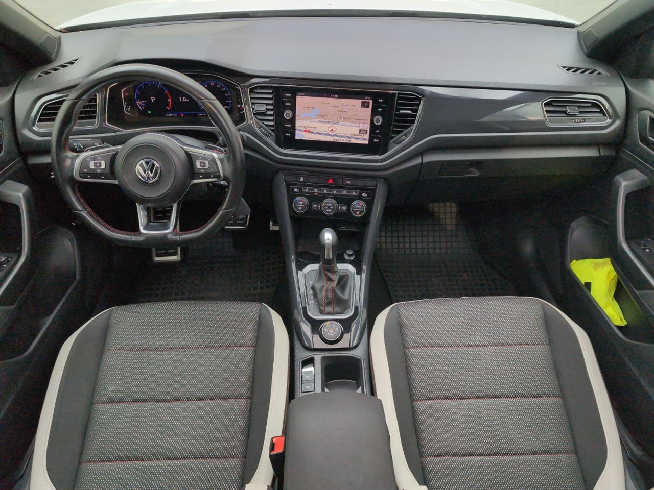 Volkswagen T-Roc 2.0 TSI 4Motion Sport Business R | 2019 | 123.691 km | Automaat | G028XS | NAP: Geen oordeel - SUV: Foto 5 Volkswagen T-Roc 2.0 TSI 4Motion Sport Business R | 2019 | 123.691 km | Automaat | G028XS | NAP: Geen oordeel - SUV: Foto 5
