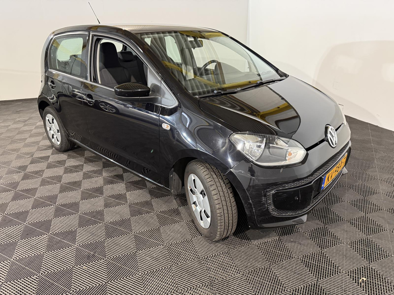 Volkswagen Up 1.0 Move up! BlueMotion | 2015 | 169.625 km | KV-984-T - Hatchback: Foto 4 Volkswagen Up 1.0 Move up! BlueMotion | 2015 | 169.625 km | KV-984-T - Hatchback: Foto 4