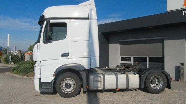 Mercedes-Benz Actros 1845LS Kipphydr. 2 Leiter - Cap tractor: Foto 4 Mercedes-Benz Actros 1845LS Kipphydr. 2 Leiter - Cap tractor: Foto 4