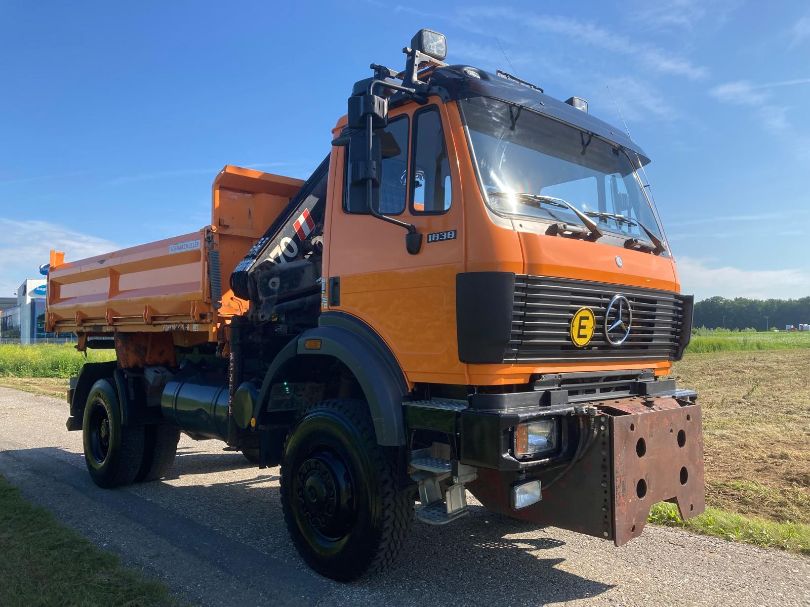 MERCEDES-BENZ SK1838AK - Camion basculantă, Camion cu macara: Foto 1 MERCEDES-BENZ SK1838AK - Camion basculantă, Camion cu macara: Foto 1