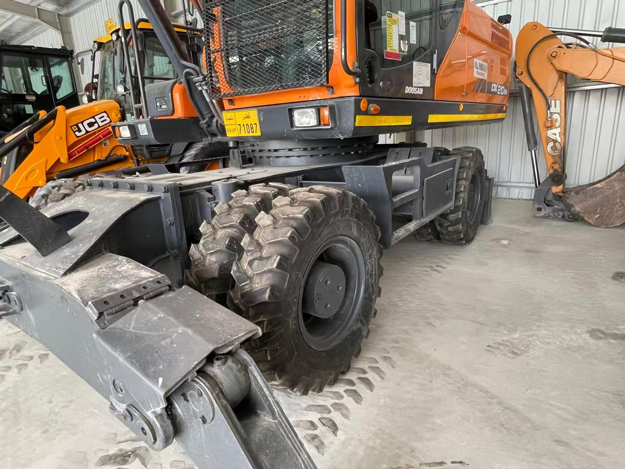DOOSAN DX210 - Excavator pe roţi: Foto 4 DOOSAN DX210 - Excavator pe roţi: Foto 4