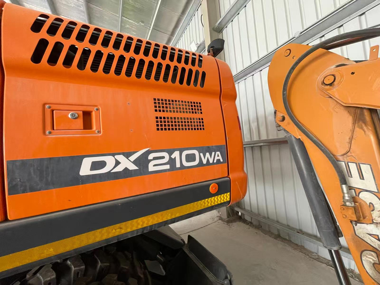 DOOSAN DX210 - Excavator pe roţi: Foto 3 DOOSAN DX210 - Excavator pe roţi: Foto 3
