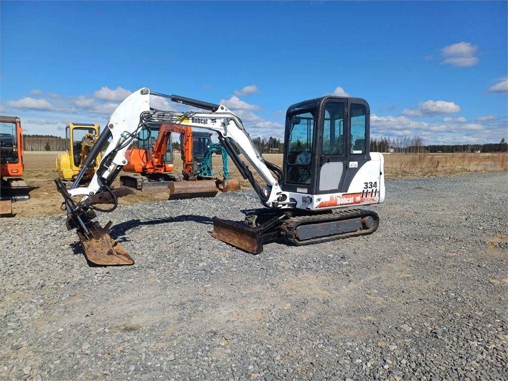 Bobcat 334 kallistajalla - Mini excavator: Foto 1 Bobcat 334 kallistajalla - Mini excavator: Foto 1