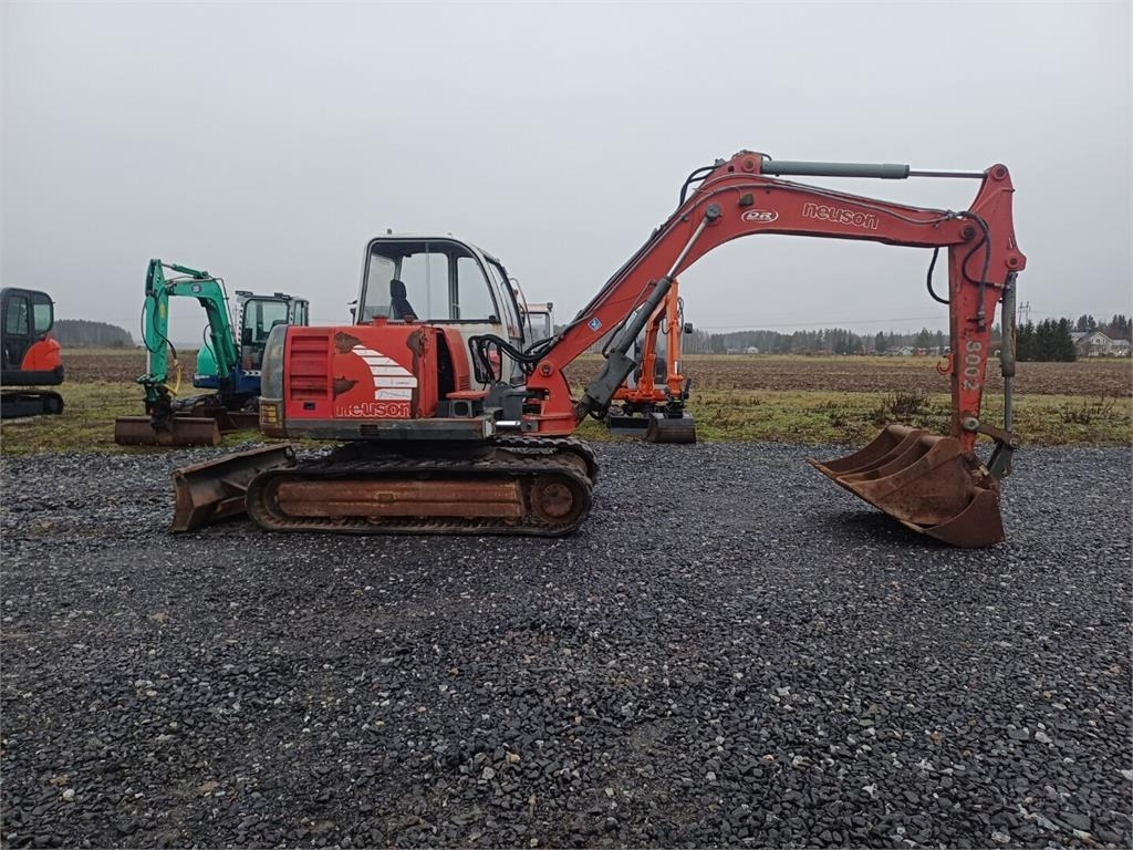 Neuson 8002 RD Kolmella kauhalla - Mini excavator: Foto 5 Neuson 8002 RD Kolmella kauhalla - Mini excavator: Foto 5