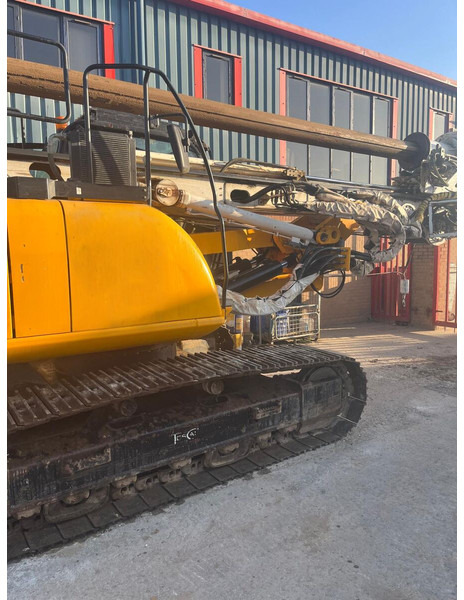 Tescar CF8 - Maşină de foraj: Foto 1 Tescar CF8 - Maşină de foraj: Foto 1