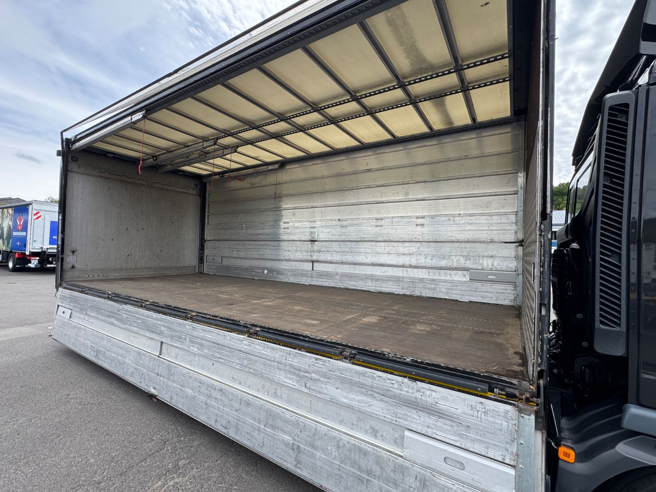 MAN TGL 12.220/LBW/Klima/Navi/2xAHK - Camion pentru transportul băuturilor: Foto 5 MAN TGL 12.220/LBW/Klima/Navi/2xAHK - Camion pentru transportul băuturilor: Foto 5
