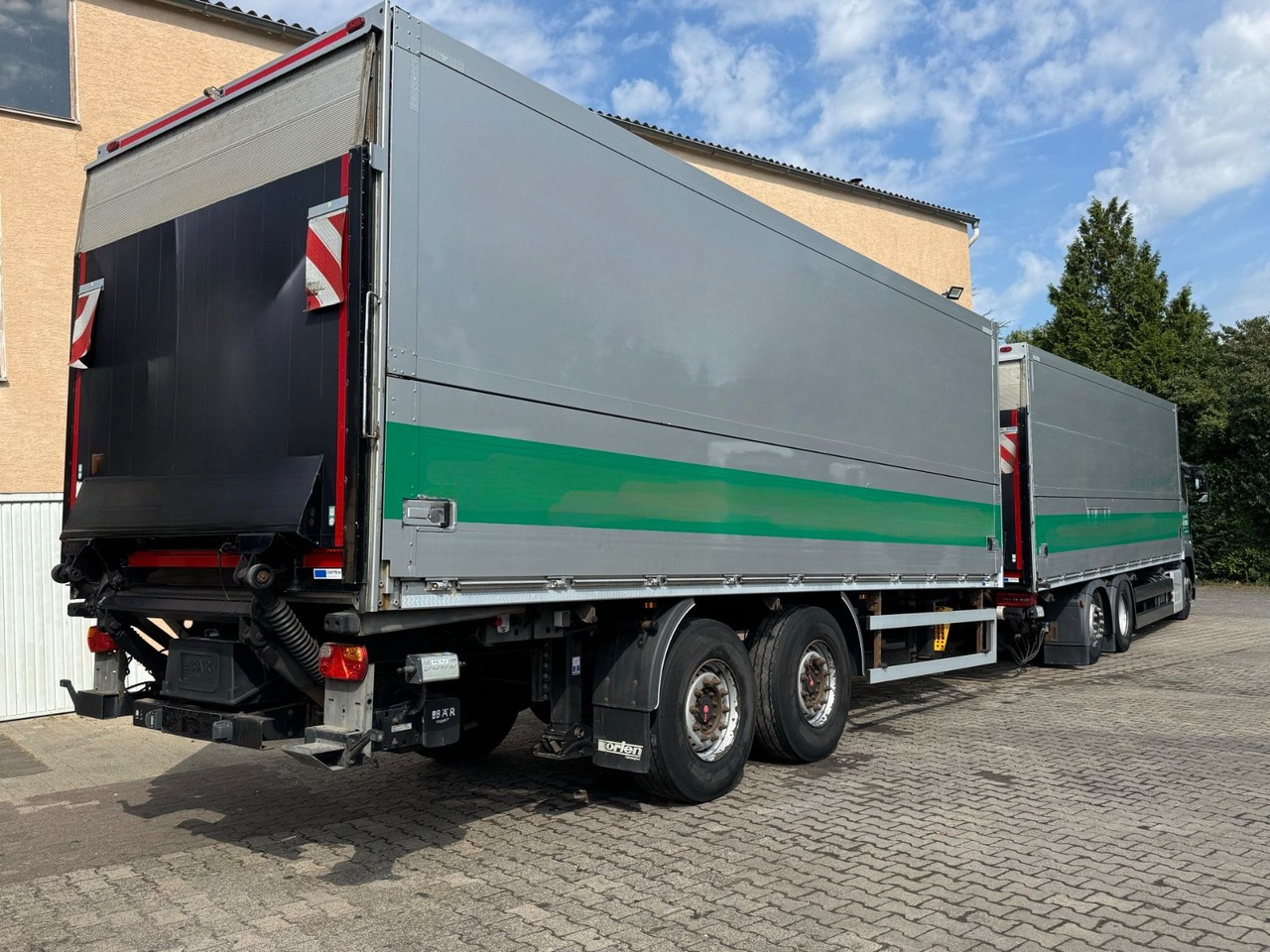MAN TGS 26.460 2xAHK/2xLBW/Lenk-Lift/kpl.Zug - Camion pentru transportul băuturilor: Foto 4 MAN TGS 26.460 2xAHK/2xLBW/Lenk-Lift/kpl.Zug - Camion pentru transportul băuturilor: Foto 4