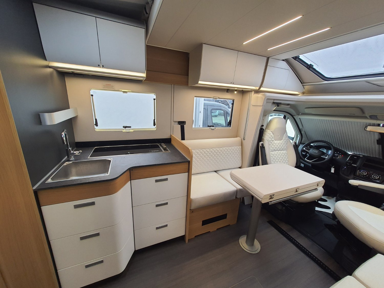 Adria Matrix Plus 670DC - Autorulotă semi-integrată: Foto 5 Adria Matrix Plus 670DC - Autorulotă semi-integrată: Foto 5
