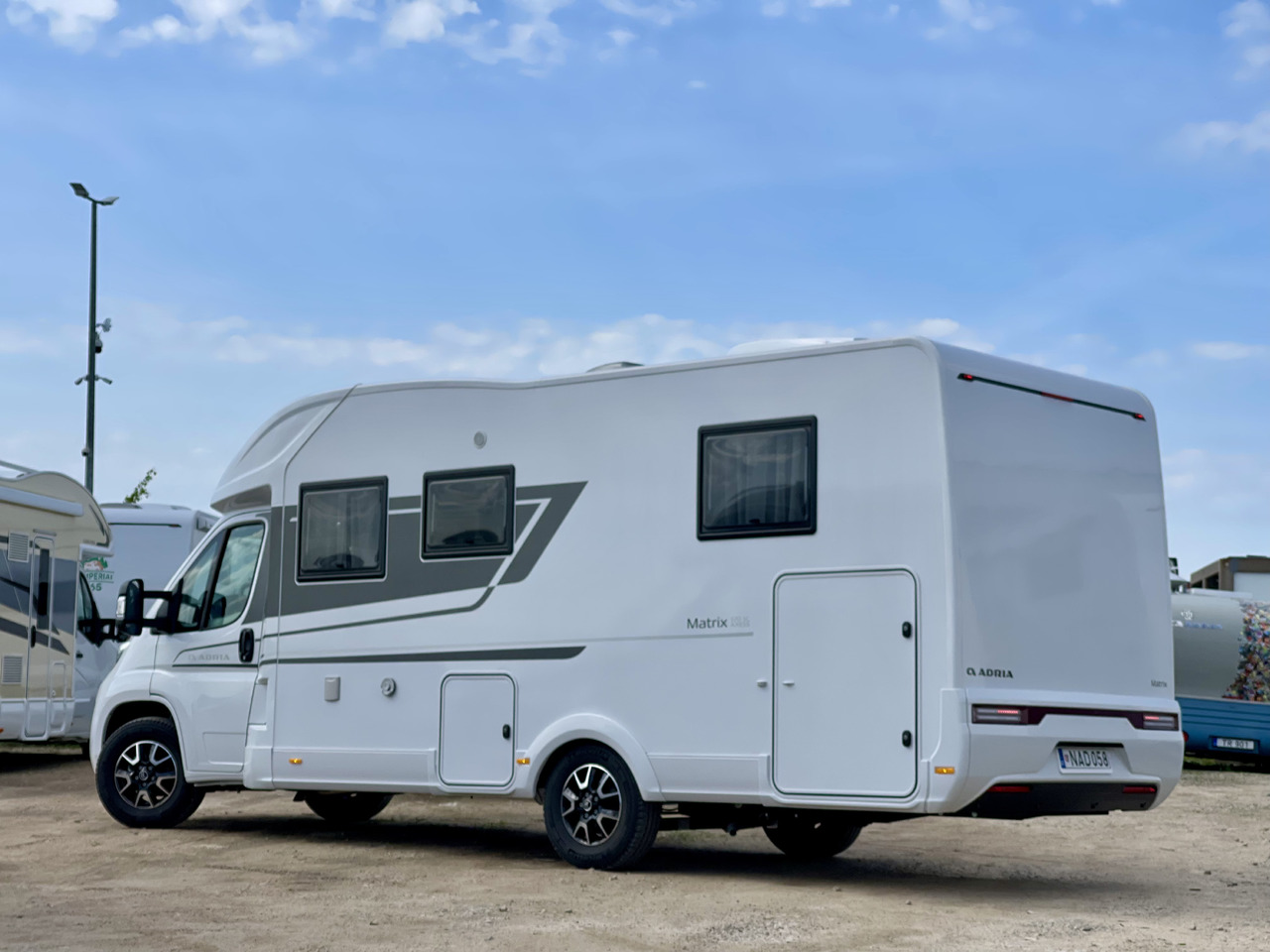 Adria Matrix Plus 670DC - Autorulotă semi-integrată: Foto 2 Adria Matrix Plus 670DC - Autorulotă semi-integrată: Foto 2