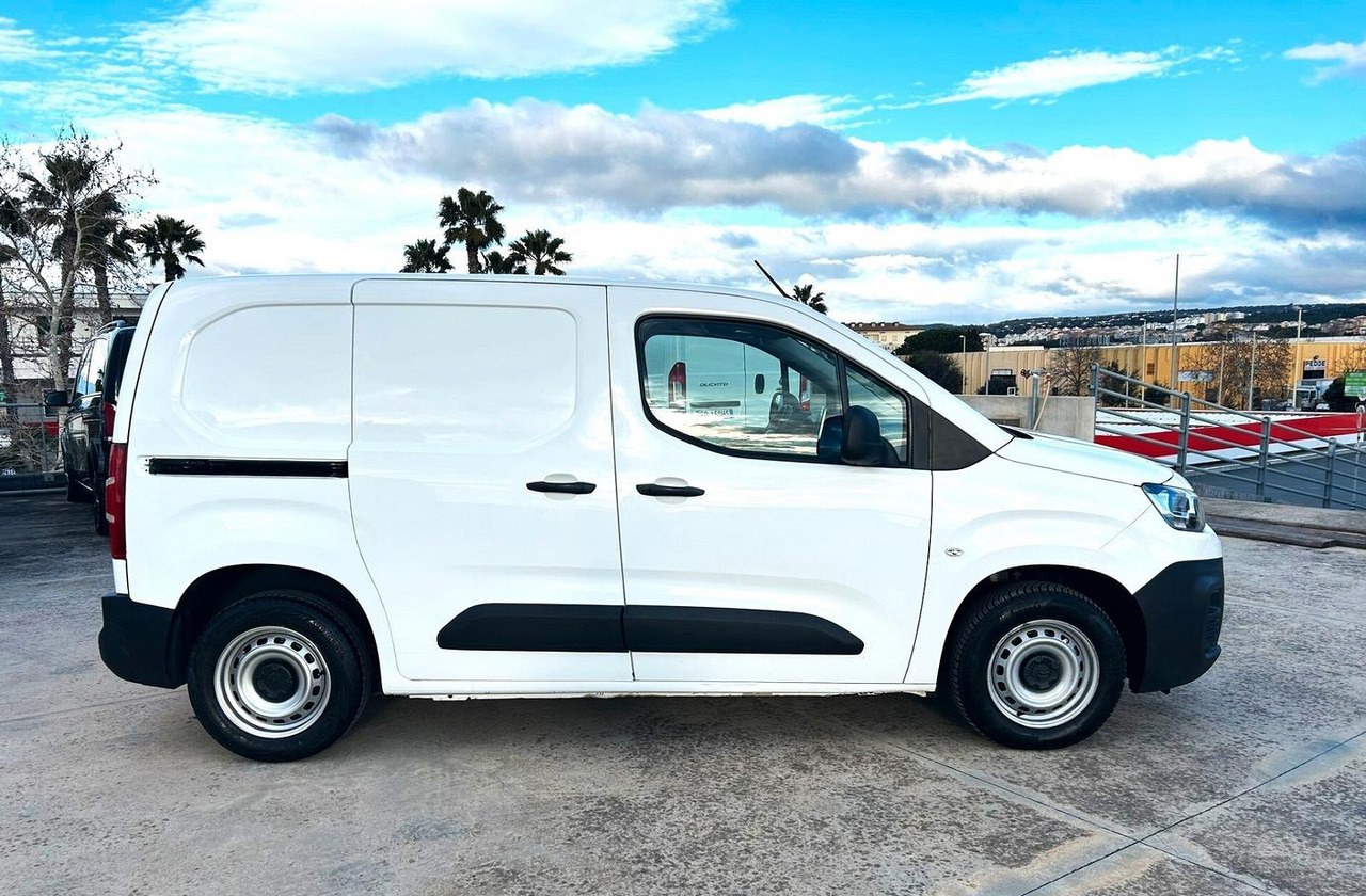 Citroen Berligno 1.6 HDi 100 cv 3 posti - Autoutilitară compactă: Foto 4 Citroen Berligno 1.6 HDi 100 cv 3 posti - Autoutilitară compactă: Foto 4
