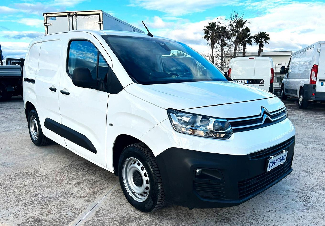 Citroen Berlingo 1.6 hdi 100 cv - Autoutilitară compactă: Foto 3 Citroen Berlingo 1.6 hdi 100 cv - Autoutilitară compactă: Foto 3