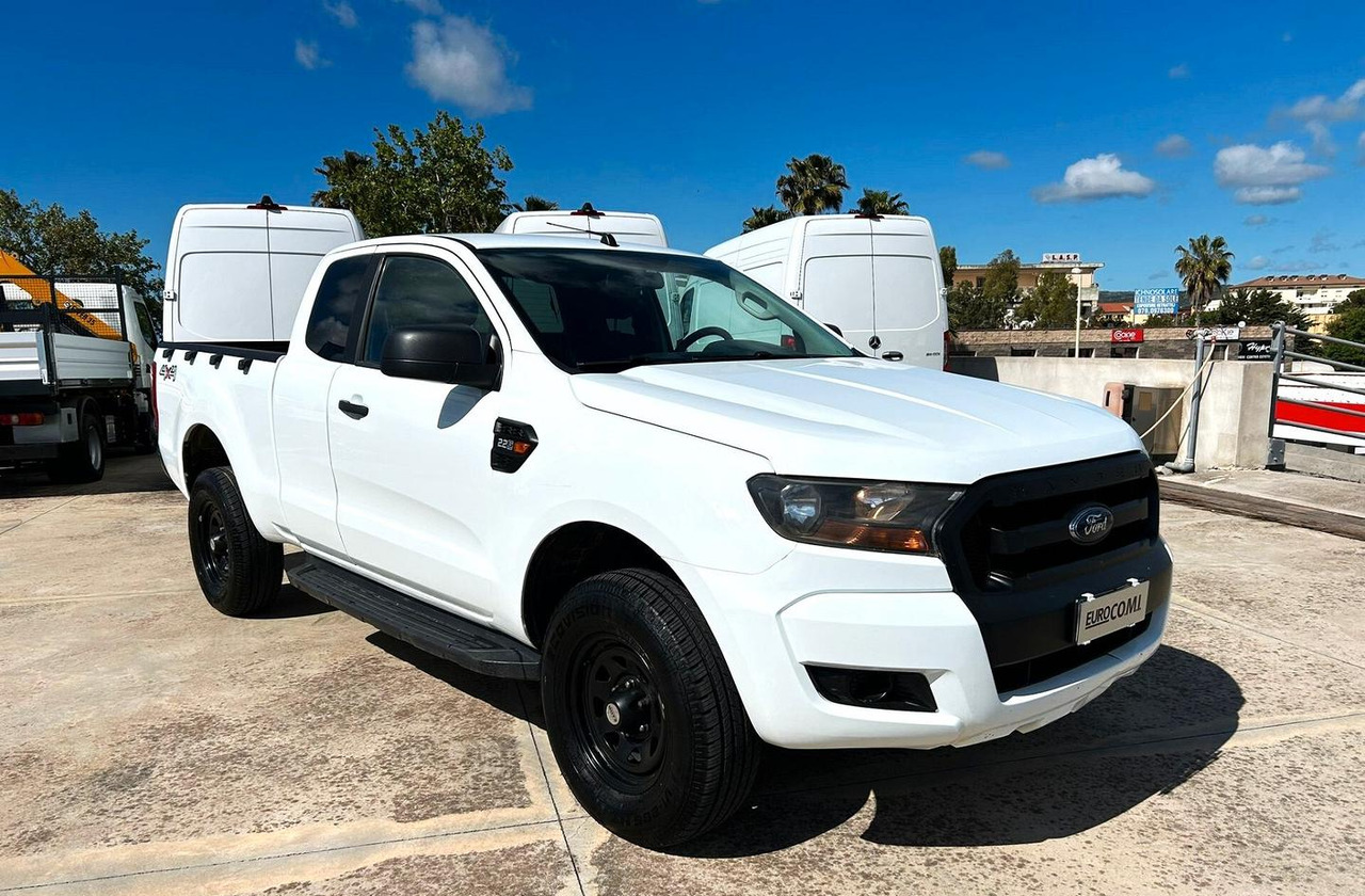 Ford Ranger 2.2 160 cv XL Supercab 4 posti 4wd gan - Pick-up: Foto 3 Ford Ranger 2.2 160 cv XL Supercab 4 posti 4wd gan - Pick-up: Foto 3