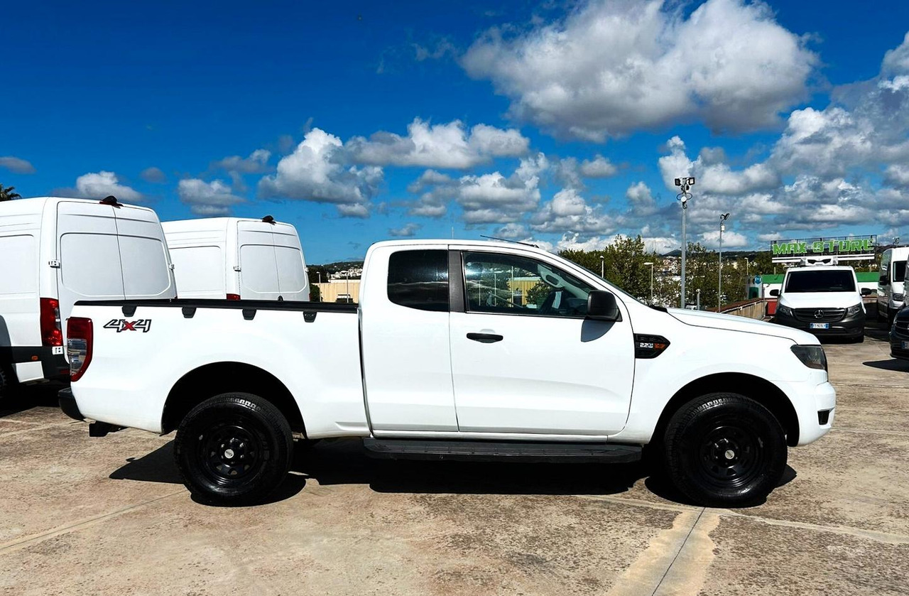 Ford Ranger 2.2 160 cv XL Supercab 4 posti 4wd gan - Pick-up: Foto 4 Ford Ranger 2.2 160 cv XL Supercab 4 posti 4wd gan - Pick-up: Foto 4