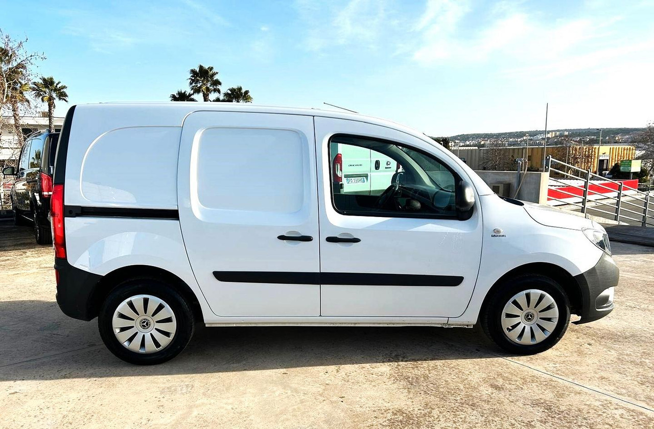 Mercedes Benz Citan 111 cdi Long 3 posti - Autoutilitară compactă: Foto 3 Mercedes Benz Citan 111 cdi Long 3 posti - Autoutilitară compactă: Foto 3