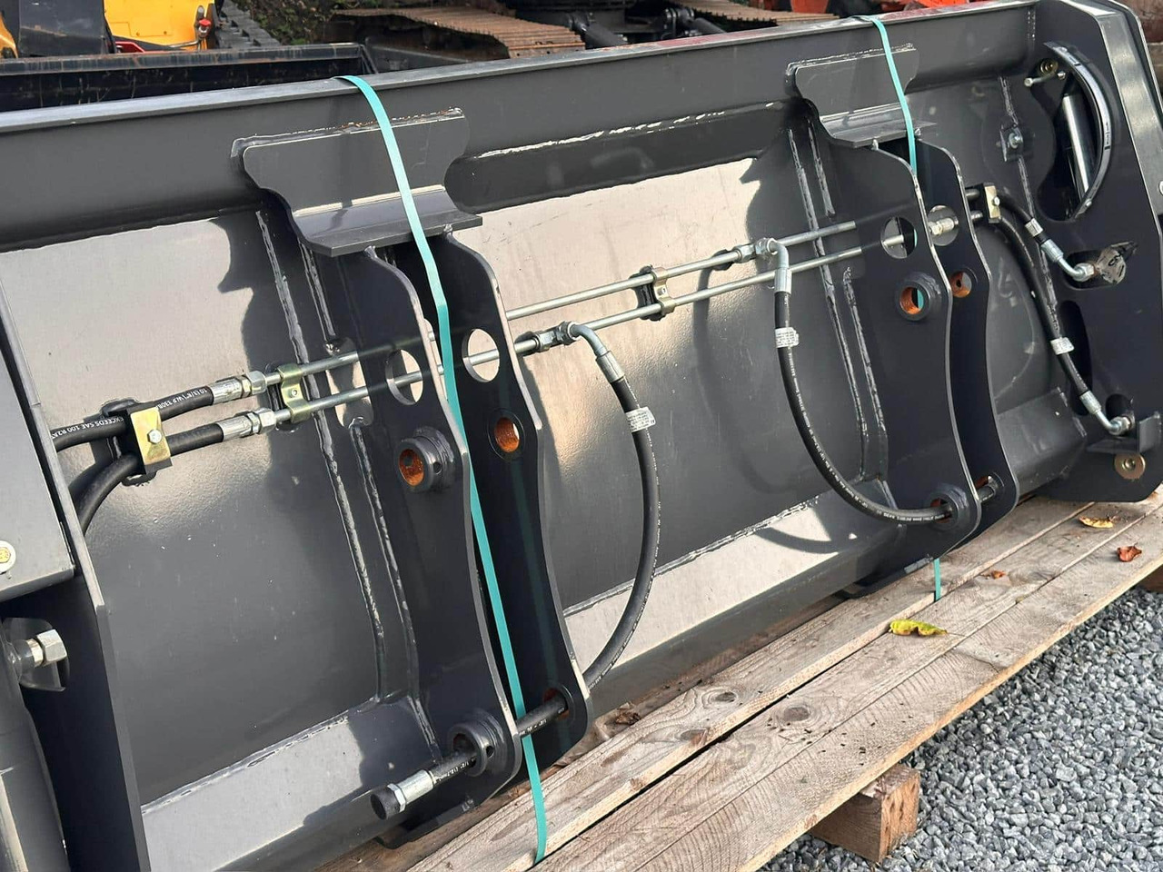 Cupă incărcător NEW HOLLAND 220: Foto 8 Cupă incărcător NEW HOLLAND 220: Foto 8