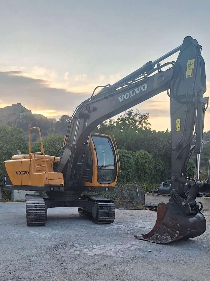 VOLVO EC140BLC - Excavator pe şenile: Foto 3 VOLVO EC140BLC - Excavator pe şenile: Foto 3