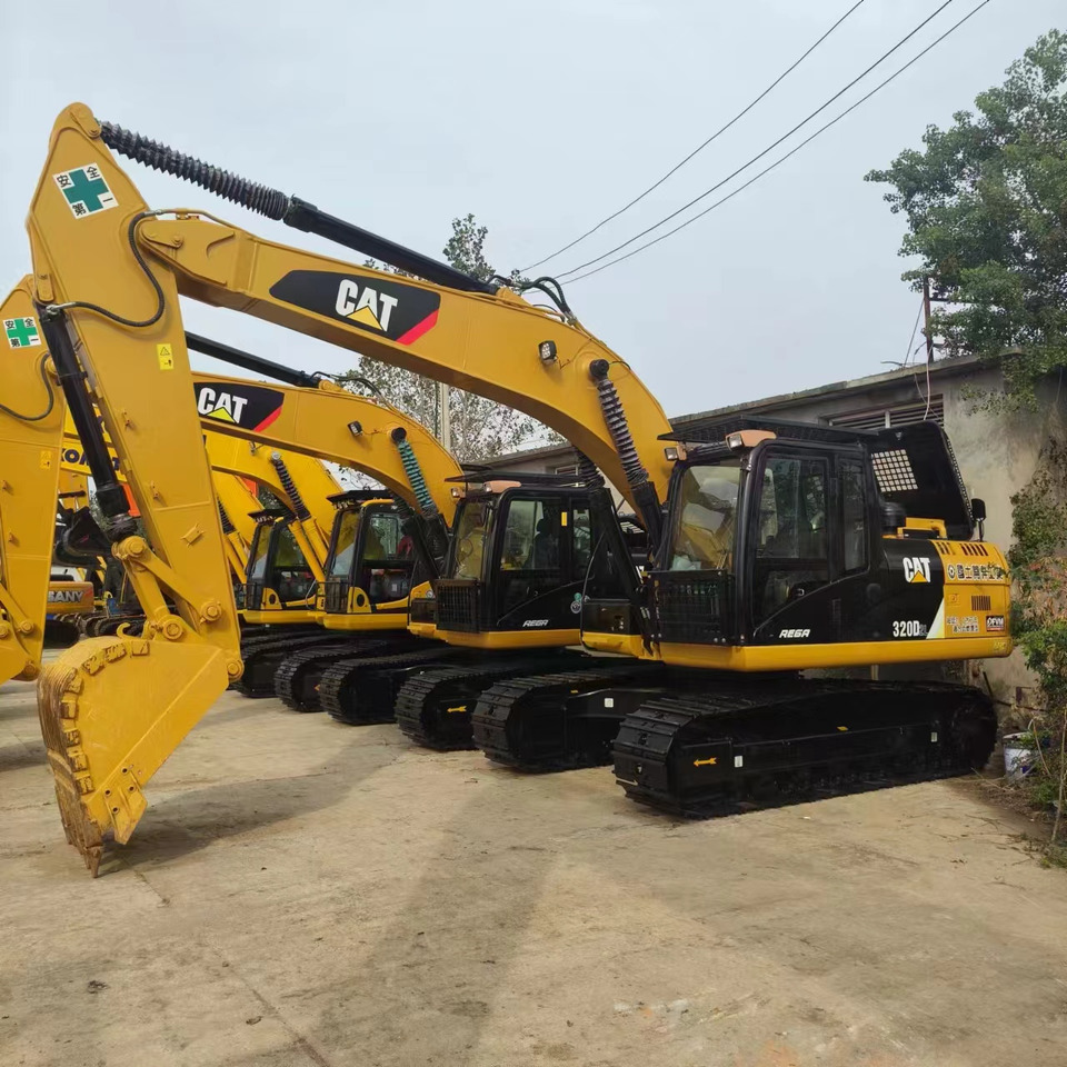 CATERPILLAR 320D2L - Excavator pe şenile: Foto 1 CATERPILLAR 320D2L - Excavator pe şenile: Foto 1