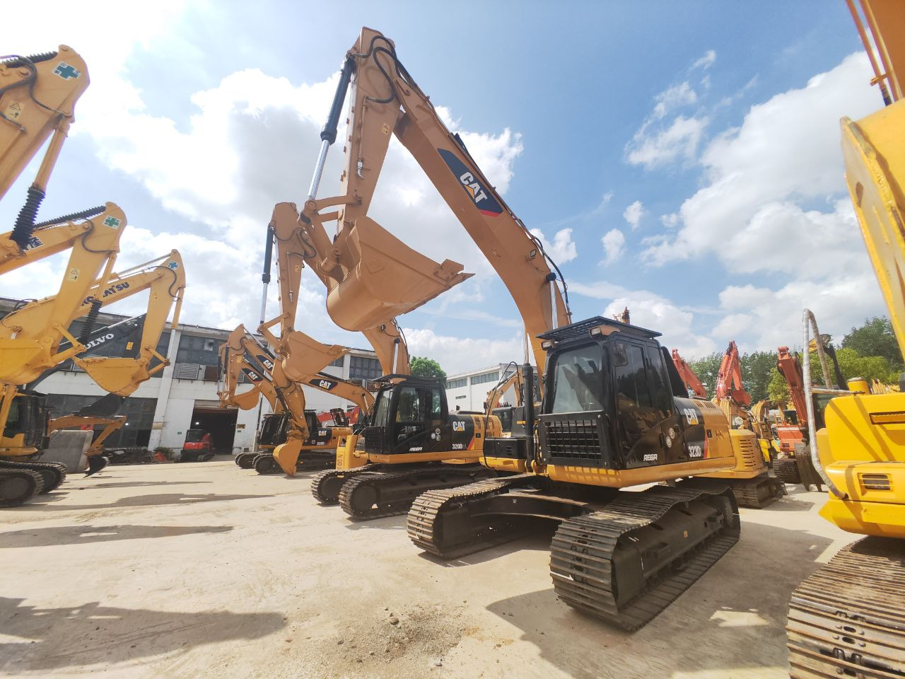 CATERPILLAR 323D - Excavator pe şenile: Foto 1 CATERPILLAR 323D - Excavator pe şenile: Foto 1