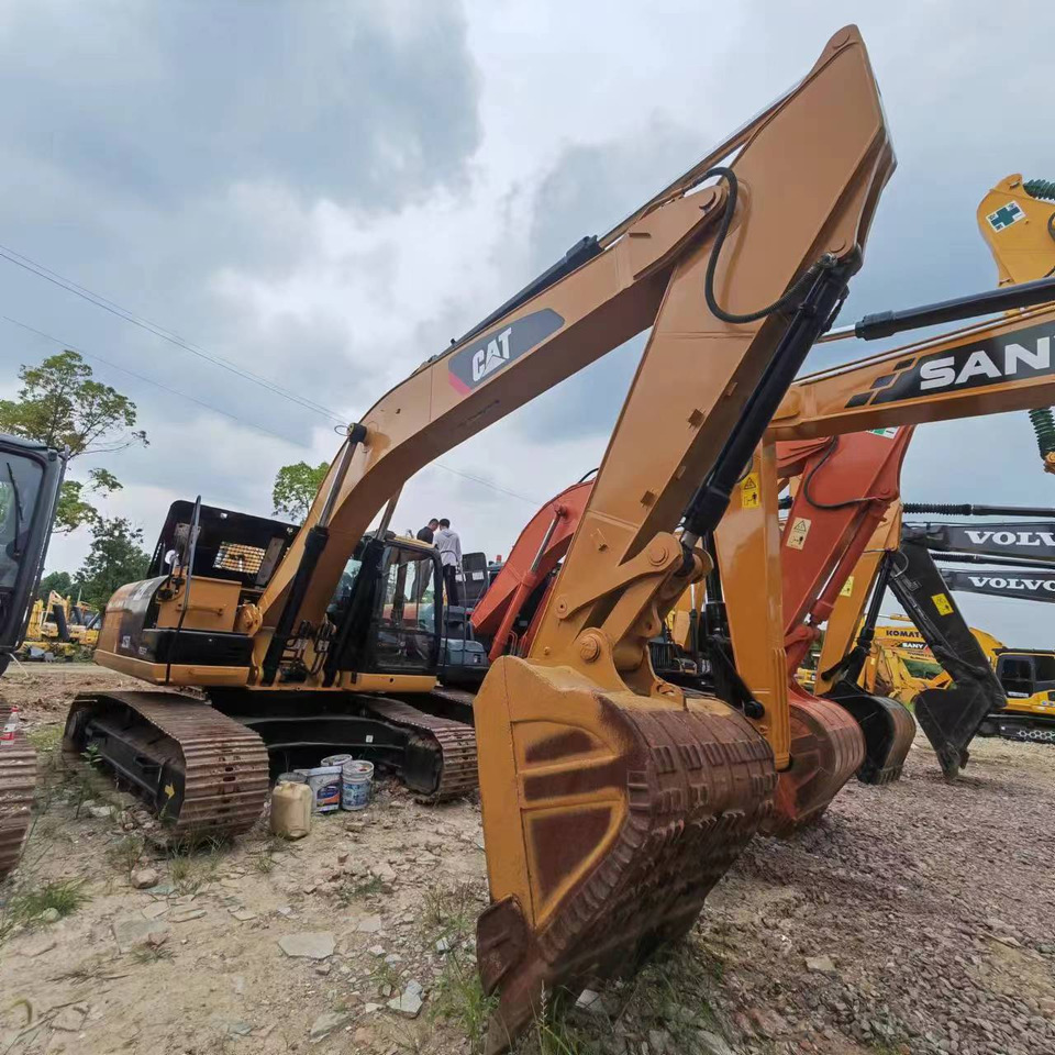 CATERPILLAR 325D2 - Excavator pe şenile: Foto 1 CATERPILLAR 325D2 - Excavator pe şenile: Foto 1