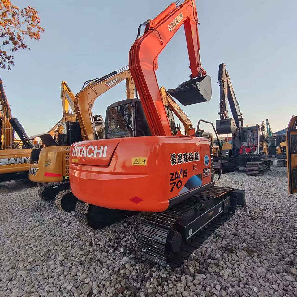 HITACHI ZX70 - Excavator pe şenile: Foto 1 HITACHI ZX70 - Excavator pe şenile: Foto 1