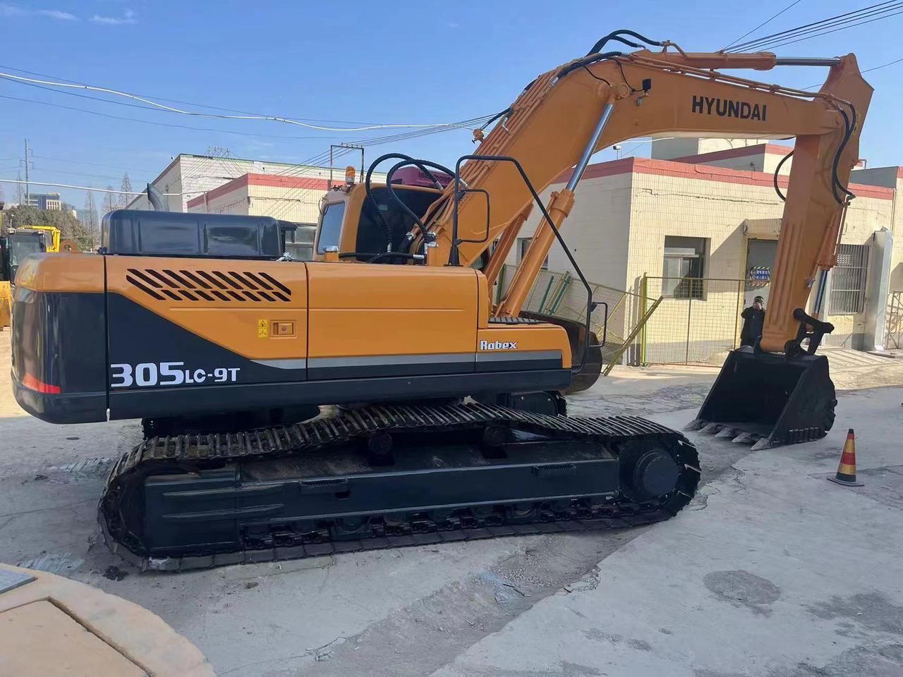 Hyundai 305 - Excavator pe şenile: Foto 1 Hyundai 305 - Excavator pe şenile: Foto 1