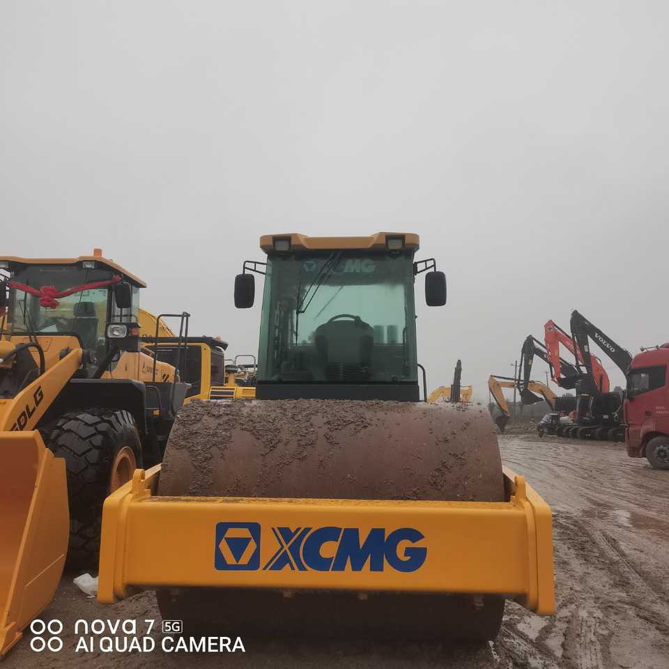 XCMG XS263J - Cilindru compactor pentru asfalt: Foto 3 XCMG XS263J - Cilindru compactor pentru asfalt: Foto 3