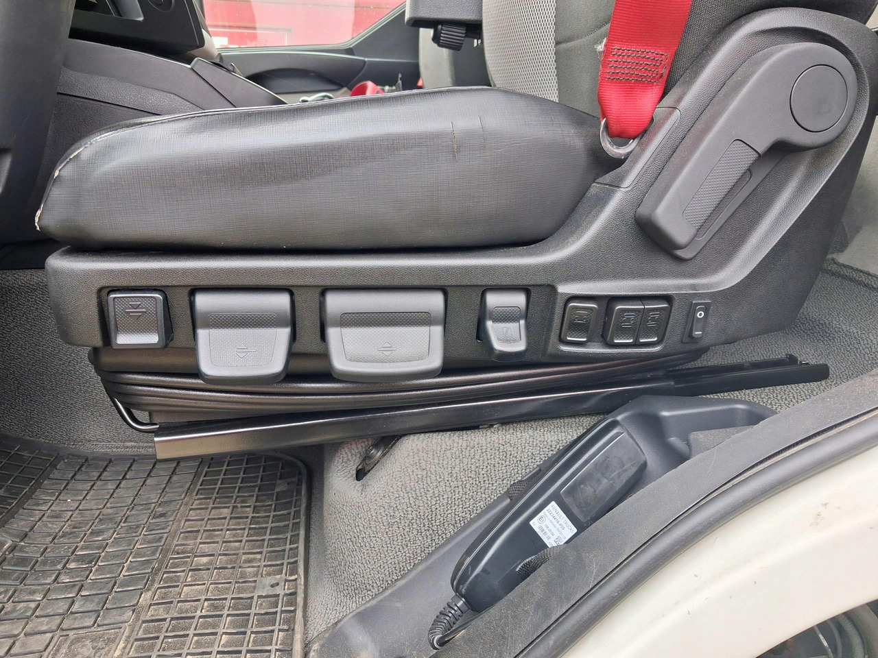 FOTEL KIEROWCY RENAULT GAMA D  - Scaun: Foto 2 FOTEL KIEROWCY RENAULT GAMA D  - Scaun: Foto 2