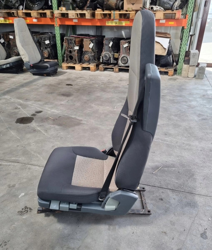 FOTEL LEWY SIEDZENIE KIEROWCY RENAULT MIDLUM PREMIUM DXI  - Scaun: Foto 4 FOTEL LEWY SIEDZENIE KIEROWCY RENAULT MIDLUM PREMIUM DXI  - Scaun: Foto 4