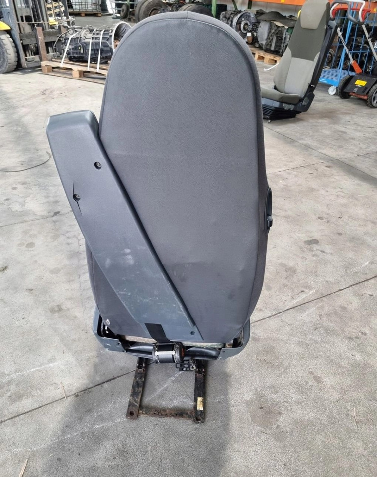FOTEL LEWY SIEDZENIE KIEROWCY RENAULT MIDLUM PREMIUM DXI  - Scaun: Foto 3 FOTEL LEWY SIEDZENIE KIEROWCY RENAULT MIDLUM PREMIUM DXI  - Scaun: Foto 3