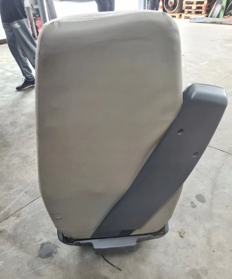 FOTEL PNEUMATYCZNY PRAWY  PASAŻERA RENAULT PREMIUM MIDLUM DXI  - Scaun: Foto 5 FOTEL PNEUMATYCZNY PRAWY  PASAŻERA RENAULT PREMIUM MIDLUM DXI  - Scaun: Foto 5