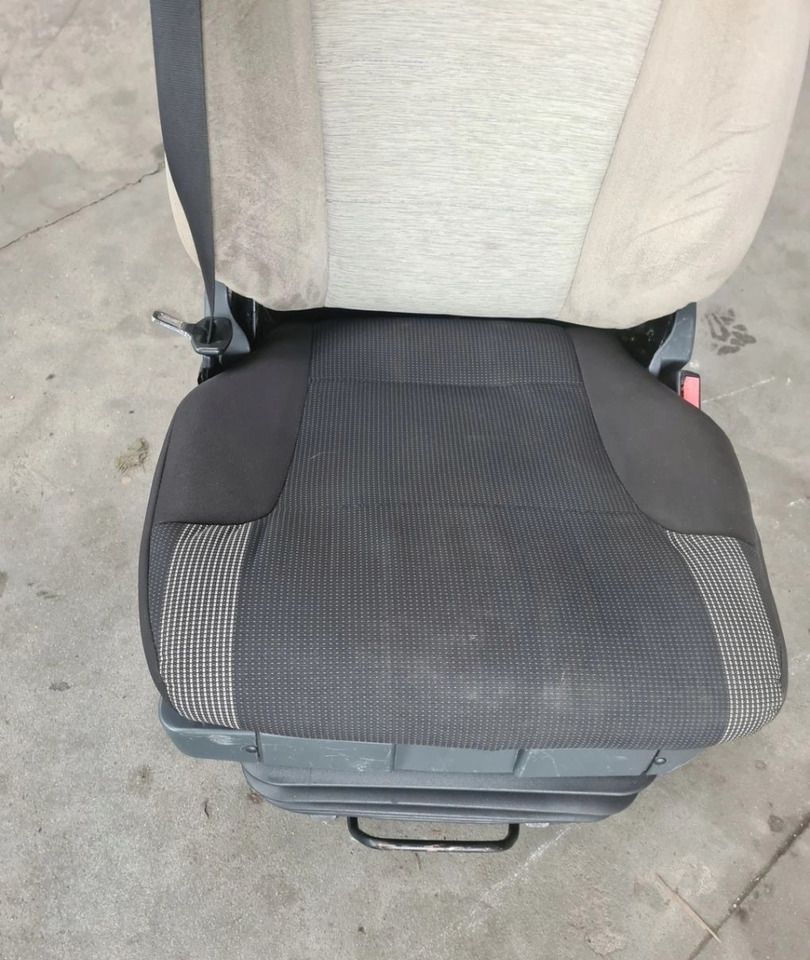 FOTEL PNEUMATYCZNY PRAWY  PASAŻERA RENAULT PREMIUM MIDLUM DXI  - Scaun: Foto 4 FOTEL PNEUMATYCZNY PRAWY  PASAŻERA RENAULT PREMIUM MIDLUM DXI  - Scaun: Foto 4