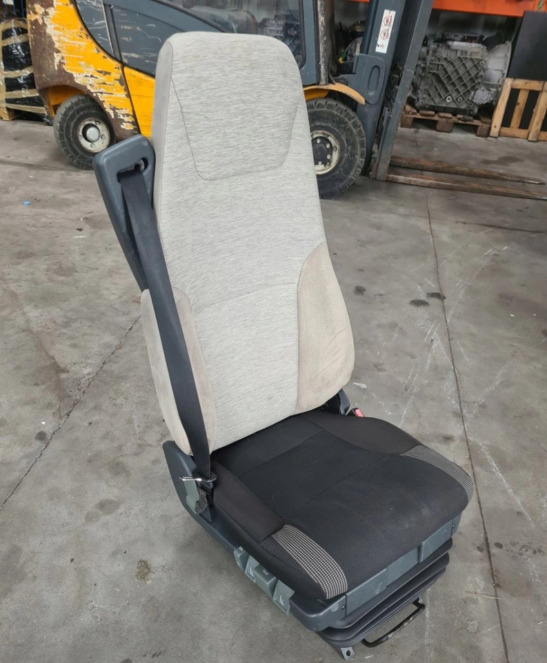 FOTEL PNEUMATYCZNY PRAWY  PASAŻERA RENAULT PREMIUM MIDLUM DXI  - Scaun: Foto 3 FOTEL PNEUMATYCZNY PRAWY  PASAŻERA RENAULT PREMIUM MIDLUM DXI  - Scaun: Foto 3