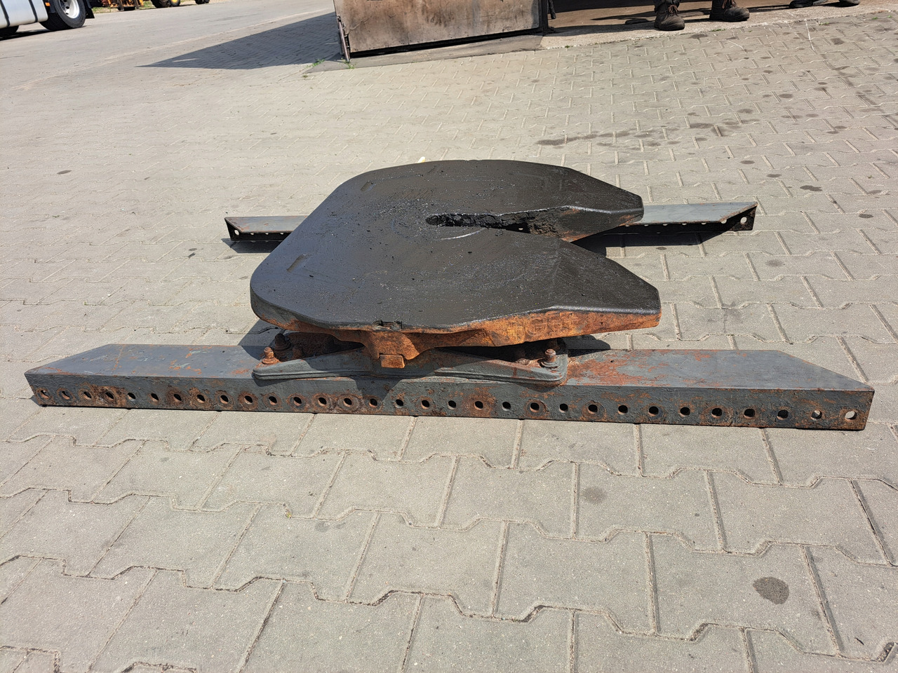 Georg Fischer GF SIODŁO GF+ FSK200 140 MM WSPORNIK VOLVO FH FM 9 12 13 - Şa cuplare pentru Camion: Foto 3 Georg Fischer GF SIODŁO GF+ FSK200 140 MM WSPORNIK VOLVO FH FM 9 12 13 - Şa cuplare pentru Camion: Foto 3