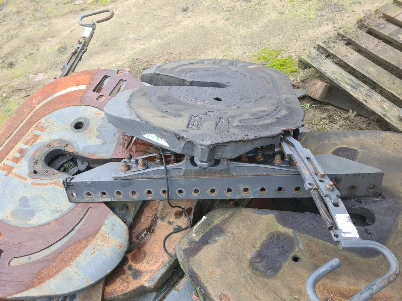 JOST SIODŁO JOST 160 MM WSPORNIK VOLVO FH FM 9 13 4 - Şa cuplare pentru Camion: Foto 2 JOST SIODŁO JOST 160 MM WSPORNIK VOLVO FH FM 9 13 4 - Şa cuplare pentru Camion: Foto 2