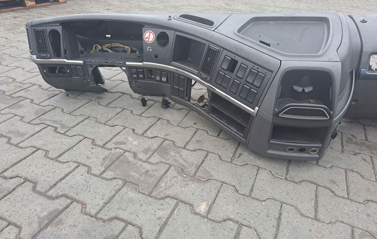 KONSOLA KOMPLETNA KOKPIT DESKA VOLVO FM 9 13 LIFT - Tablou de bord pentru Camion: Foto 4 KONSOLA KOMPLETNA KOKPIT DESKA VOLVO FM 9 13 LIFT - Tablou de bord pentru Camion: Foto 4