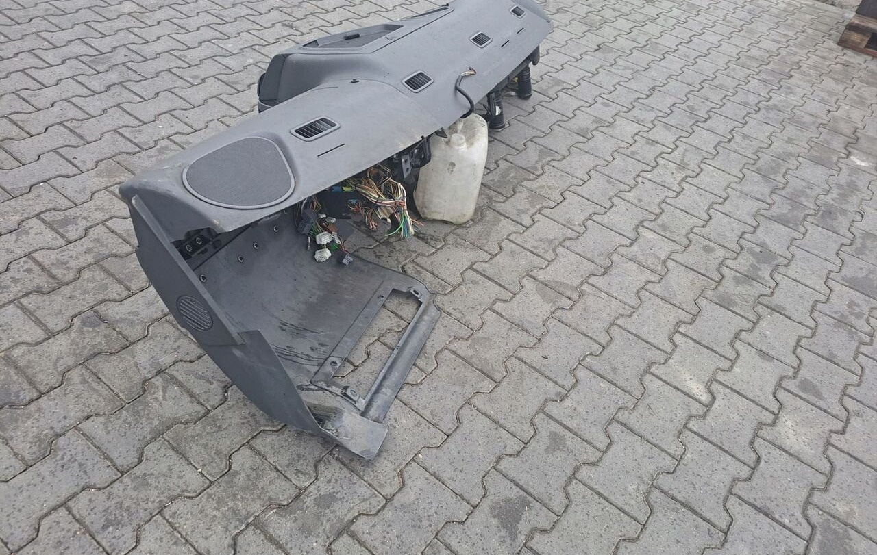 KONSOLA KOMPLETNA KOKPIT DESKA VOLVO FM 9 13 LIFT - Tablou de bord pentru Camion: Foto 2 KONSOLA KOMPLETNA KOKPIT DESKA VOLVO FM 9 13 LIFT - Tablou de bord pentru Camion: Foto 2