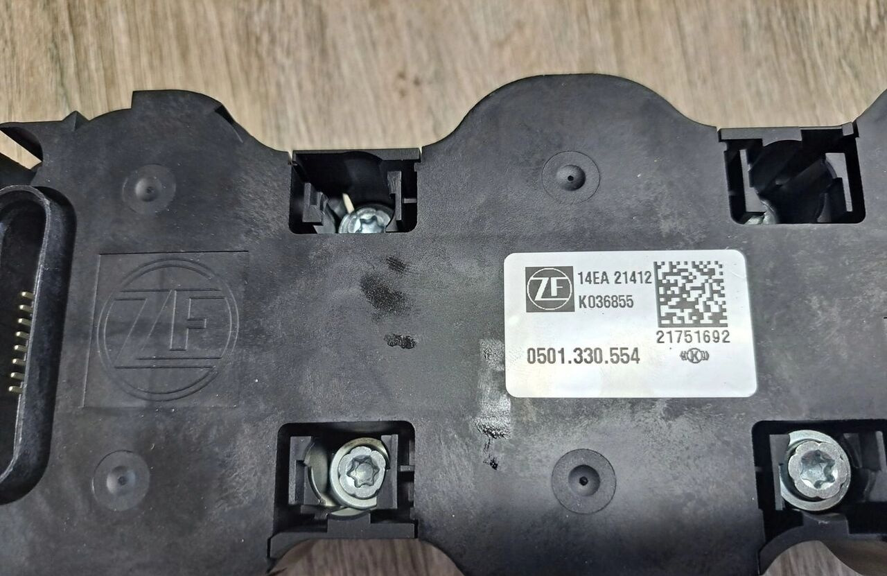 MODUŁ BLOK ELEKTRONIKA WYBIERAKA SKRZYNI BIEGÓW ZF TRAXON 0501.330.554 ZF TRAXON - Transmisie pentru Camion: Foto 2 MODUŁ BLOK ELEKTRONIKA WYBIERAKA SKRZYNI BIEGÓW ZF TRAXON 0501.330.554 ZF TRAXON - Transmisie pentru Camion: Foto 2