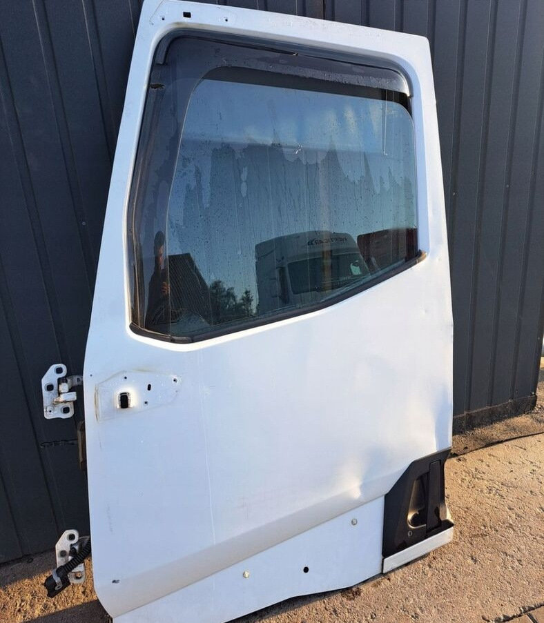 Renault GAMA T K C RANGE - Uşă și piese pentru Camion: Foto 2 Renault GAMA T K C RANGE - Uşă și piese pentru Camion: Foto 2