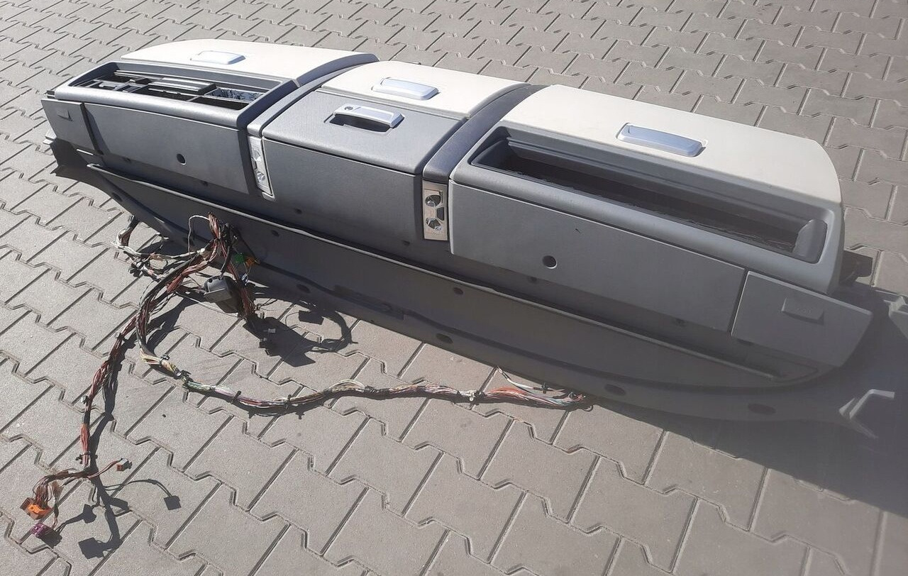 Renault KONSOLA PÓŁKA GÓRNA RENAULT GAMA T RANGE - Cabină și interior pentru Camion: Foto 3 Renault KONSOLA PÓŁKA GÓRNA RENAULT GAMA T RANGE - Cabină și interior pentru Camion: Foto 3