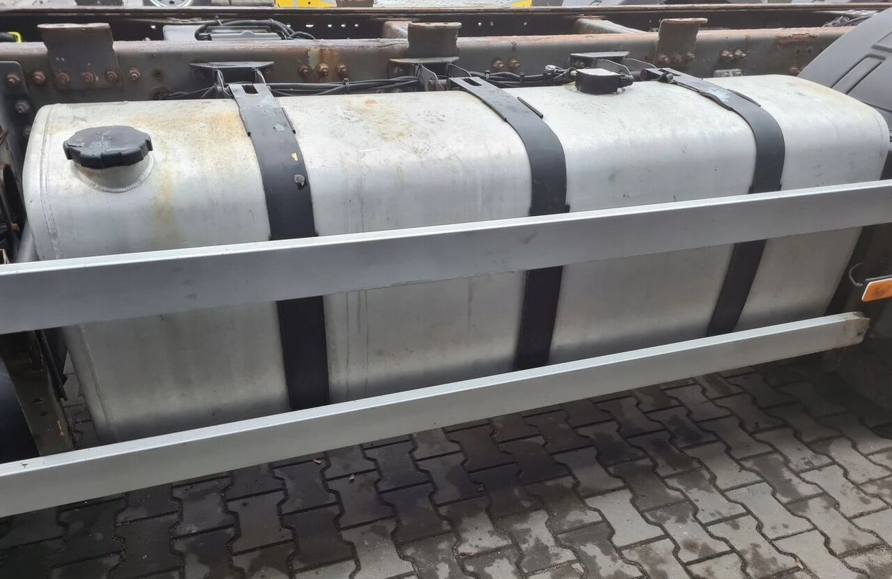 Renault PREMIUM MAGNUM DXI GAMA T VOLVO FH 13 4 180X70X70 1 Renault RENAULT PREMIUM MAGNUM DXI GAMA T VOLVO FH 13 4 - Rezervor combustibil pentru Camion: Foto 5 Renault PREMIUM MAGNUM DXI GAMA T VOLVO FH 13 4 180X70X70 1 Renault RENAULT PREMIUM MAGNUM DXI GAMA T VOLVO FH 13 4 - Rezervor combustibil pentru Camion: Foto 5