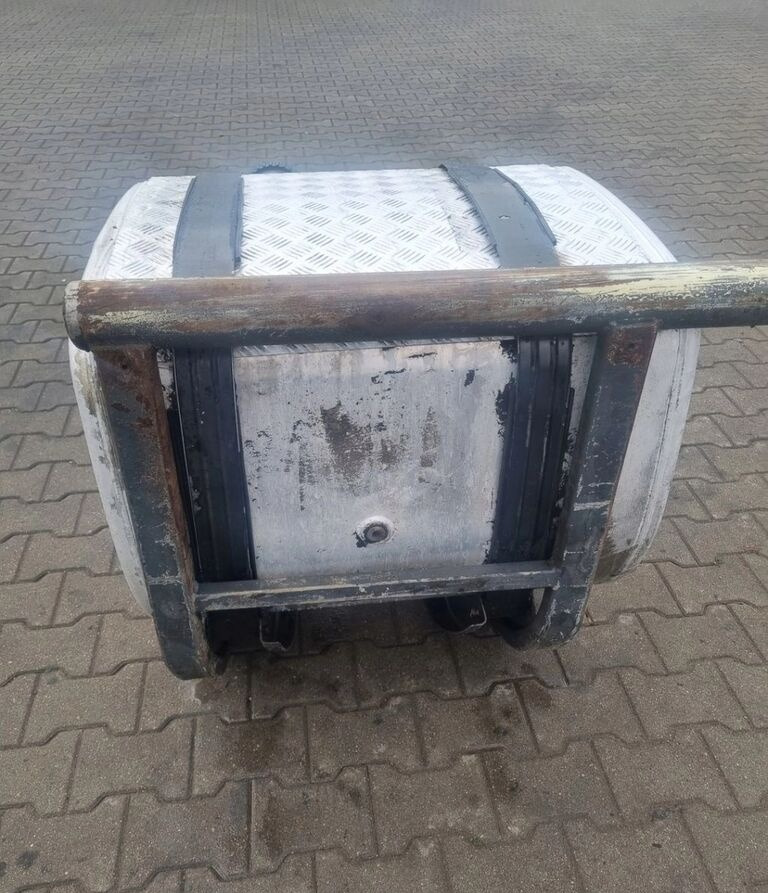Renault PREMIUM MAGNUM DXI VOLVO FH FM 9 12 13 16 4 80 X 70. Renault RENAULT PREMIUM MAGNUM DXI VOLVO FH FM 9 12 13 16 4 - Rezervor combustibil pentru Camion: Foto 3 Renault PREMIUM MAGNUM DXI VOLVO FH FM 9 12 13 16 4 80 X 70. Renault RENAULT PREMIUM MAGNUM DXI VOLVO FH FM 9 12 13 16 4 - Rezervor combustibil pentru Camion: Foto 3
