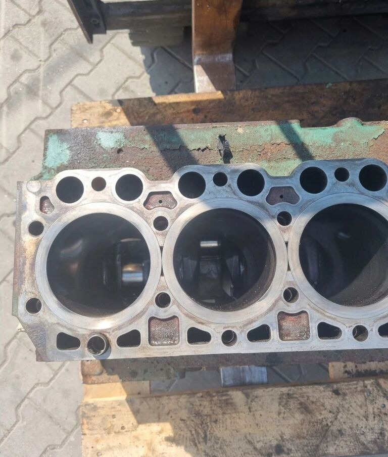 Renault WAŁ KORBOWY VOLVO FL FE PREMIUM MIDLUM DXI 7 D7E Deutz Renault , Volvo FE FL - Blocul cilindrilor pentru Camion: Foto 4 Renault WAŁ KORBOWY VOLVO FL FE PREMIUM MIDLUM DXI 7 D7E Deutz Renault , Volvo FE FL - Blocul cilindrilor pentru Camion: Foto 4