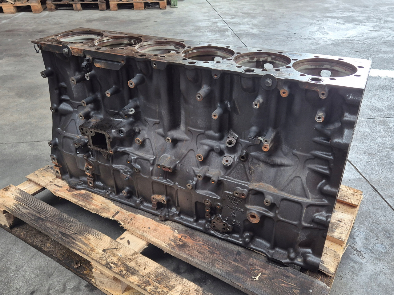 VOLVO BLOK SILNIKA RENAULT GAMA RANGE T EVO TURBOCOMPOUND VOLVO FH 5 D13K 2226825 K8 - Blocul cilindrilor pentru Camion: Foto 1 VOLVO BLOK SILNIKA RENAULT GAMA RANGE T EVO TURBOCOMPOUND VOLVO FH 5 D13K 2226825 K8 - Blocul cilindrilor pentru Camion: Foto 1